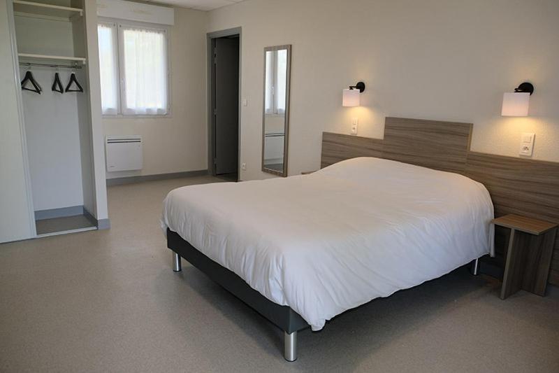Hotel Les Quatre Vents à Courpiere Extérieur photo
