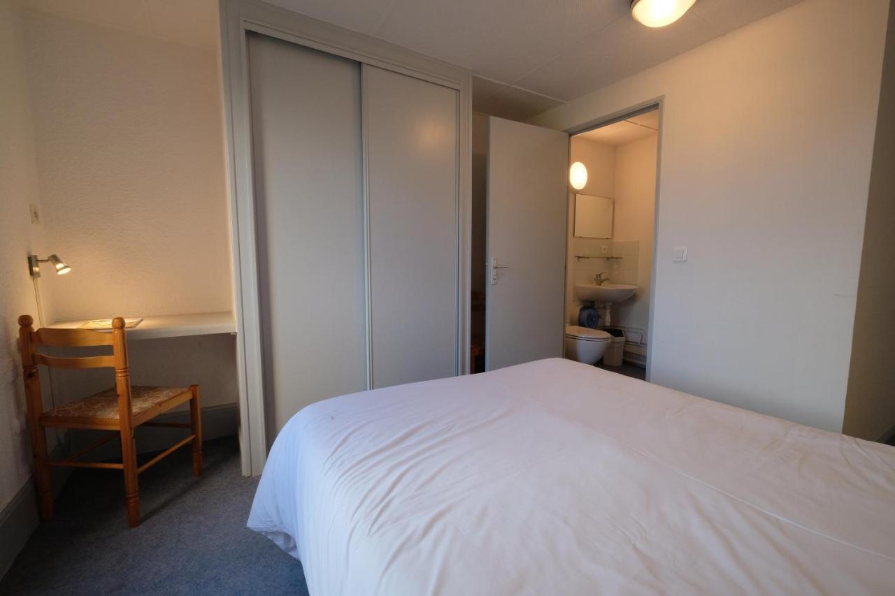 Hotel Les Quatre Vents à Courpiere Extérieur photo